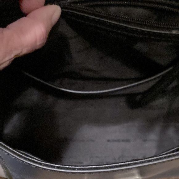 MICHAEL KORS SHOULDER BAG WITH HANDLE. SHARP LOOKING! Like new! - Picture 8 of 15